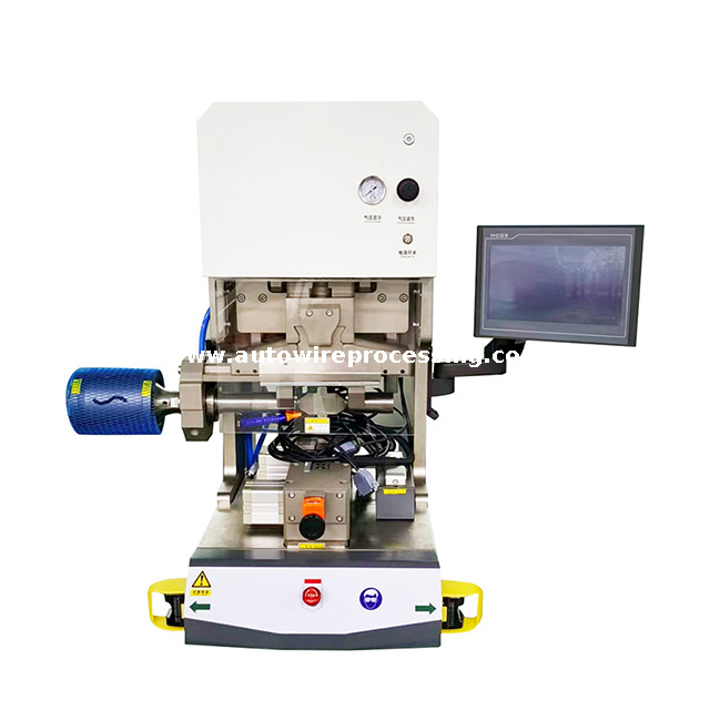 Machine de soudage de fil à ultrasons sur le connecteur